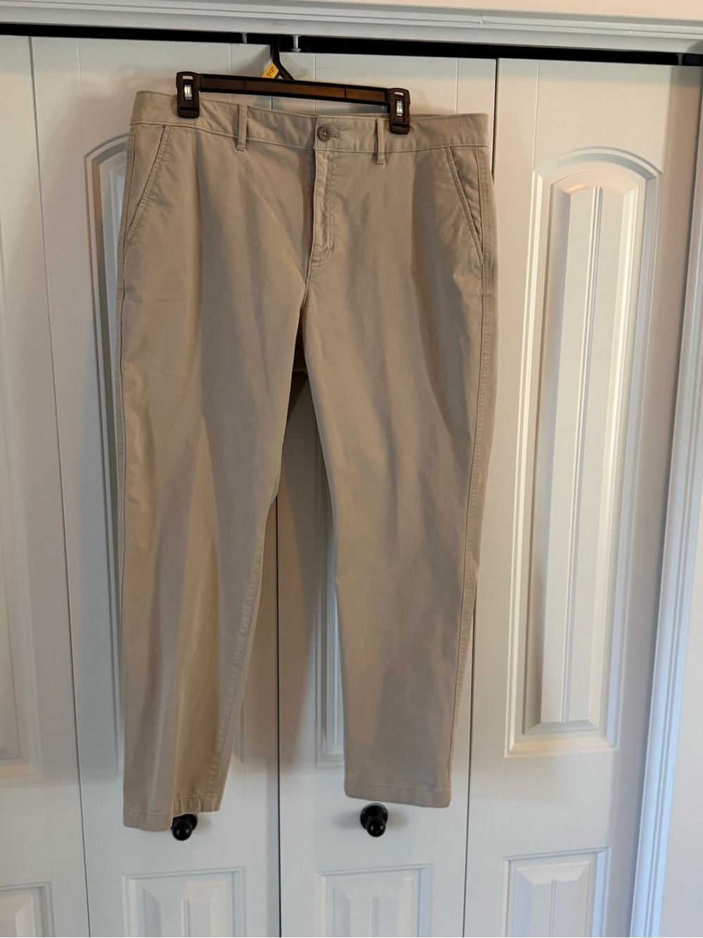 Eddie Bauer Women's
Chino Pants Size 14 Khaki Tan Flat Front Casual Fall/Hol 22.